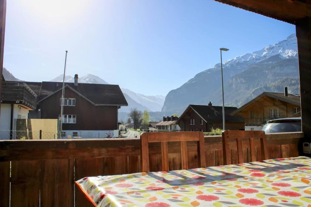 Alpine W/parking And Porch अपार्टमेंट *
