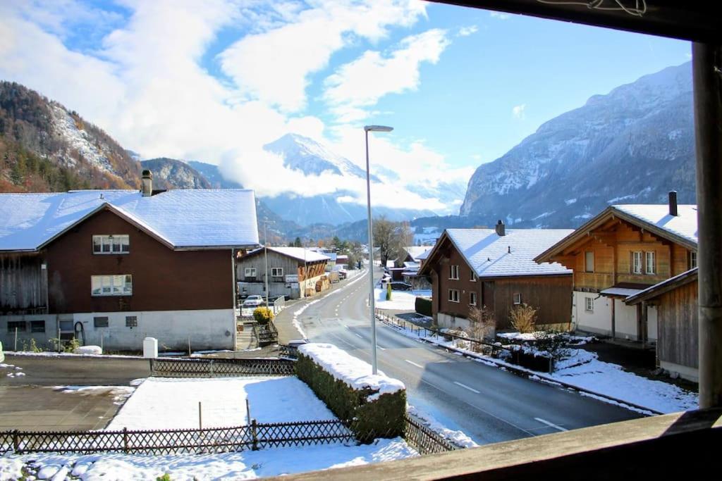 Alpine W/parking And Porch अपार्टमेंट